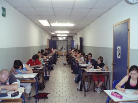studenti delle quinte A e C del Liceo durante la terza prova 2007