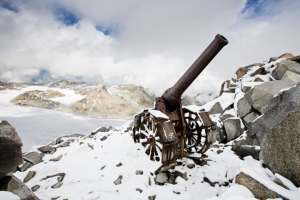 obice sul monte Cresta Croce oggi - howitzer on the top of Monte Cresta Croce today