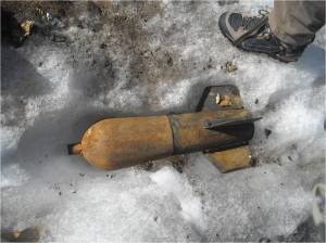 Bomba inesplosa conservata nel ghiacciaio - unexploded bomb