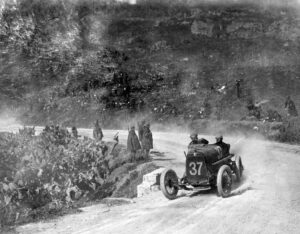 Enzo Ferrari alla Targa Florio del 1922 su Alfa-Romeo.