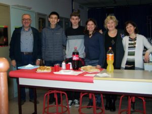 Nella foto i due studenti del MIT che hanno lavorato a Rozzano con alcuni dei docenti che hanno partecipato