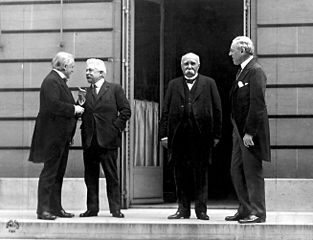 I "quattro grandi" alla Conferenza di pace di Parigi (da sinistra a destra: Lloyd George, Vittorio Emanuele Orlando, Georges Clemenceau, Woodrow Wilson) 