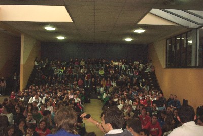 Un'immagine dell'animatissima assemblea degli studenti in vista dell'elezione degli organi collegiali della scuola