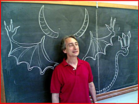 il professor Cappellini con un profilo diavolesco alla lavagna. elaborazione by Marco Mordini