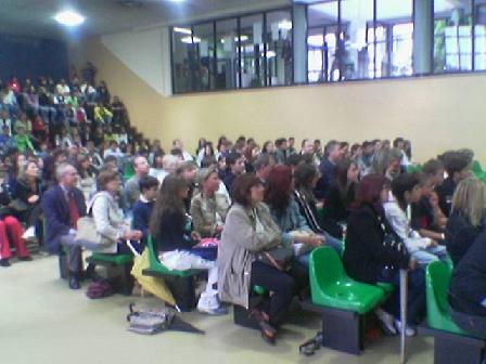 Genitori e studenti delle classi prime in auditorium. Foto di Marco Mordini
