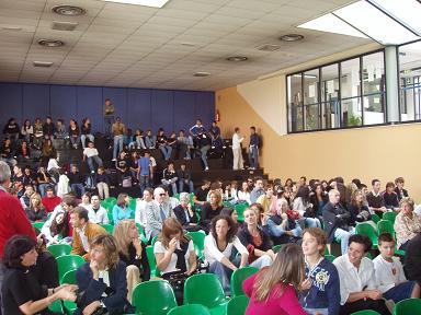 Maturati, studenti e genitori in auditorium intervenuti per la cerimonia. Foto di Marco Mordini