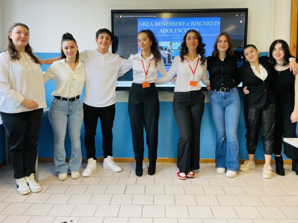 Foto di gruppo ambasciatori contro il bullismo anno 2022-2023