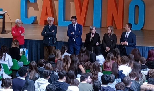 Sindaco Ferretti e on. Frassinetti con gli studenti in Auditorium